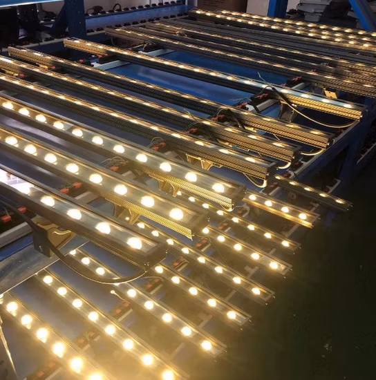 IP65 Programmabile Full Color RGBW DMX Spi Matrix LED Pixel Barra luminosa lineare LED Rondella da parete per la decorazione della scena di eventi del night club